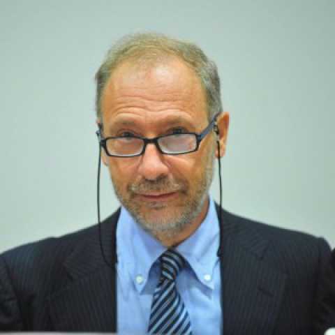 Bari, presentazione del libro ''Sette luoghi comuni sull'economia'' alla Laterza